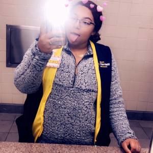 Meet your Posher, Chloe